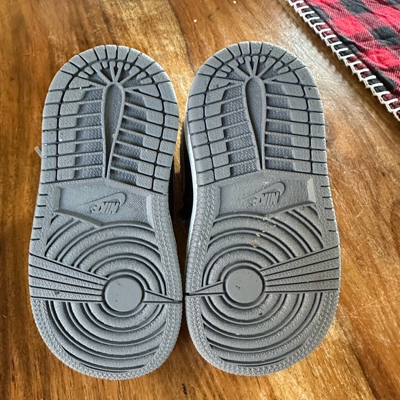 Jordan 1 Retro Shoes Infant 6C Gray Sneakers - Picture 6 of 6